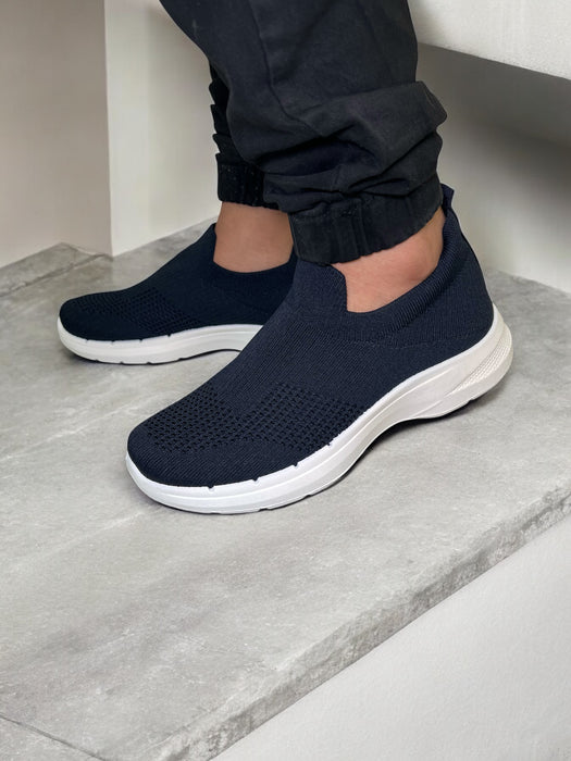 SHIDaQIN Midnight Motion Slip-On Knit Sneakers