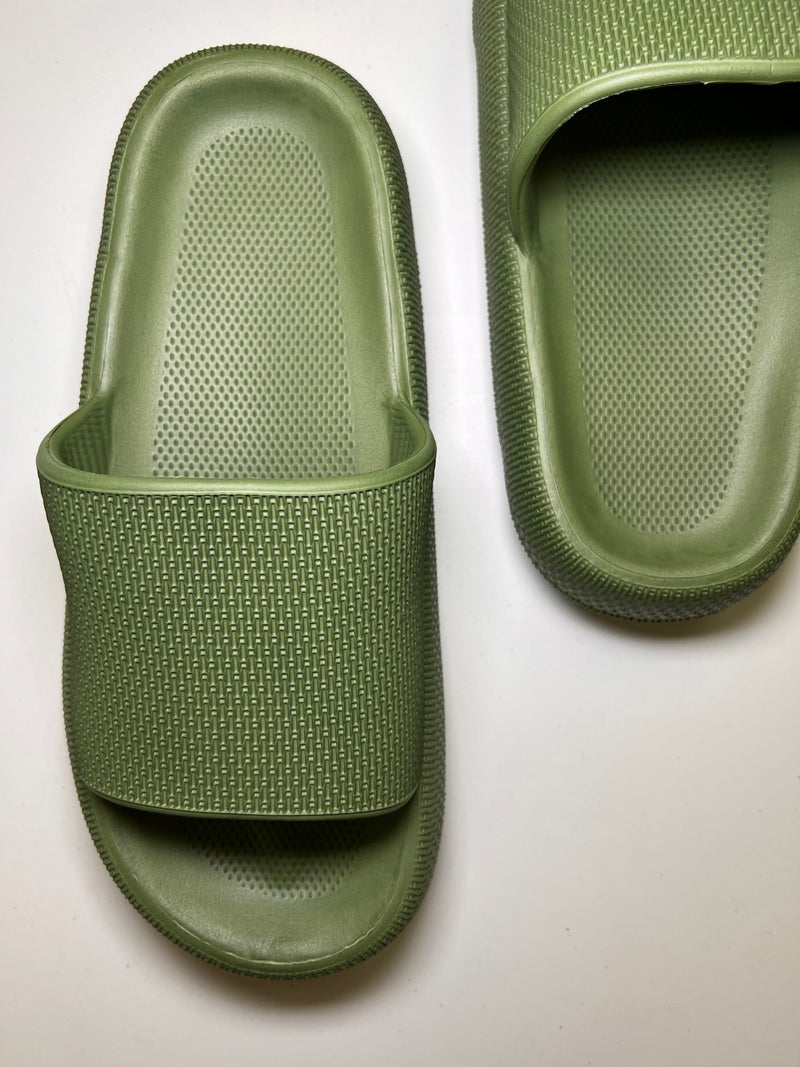 Infinite Styles Men’s Feather Cloud Slide