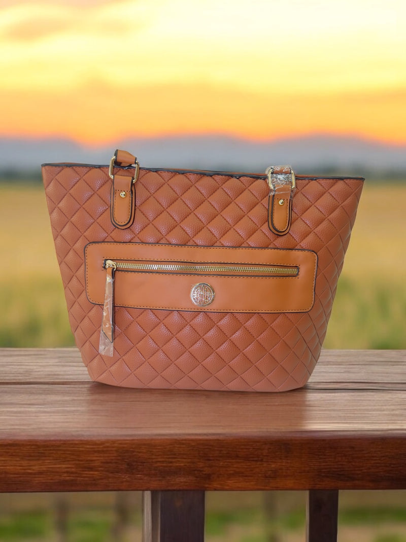 Quilted Tote Bag with Sleek Gold Zipper Accent BYQ06