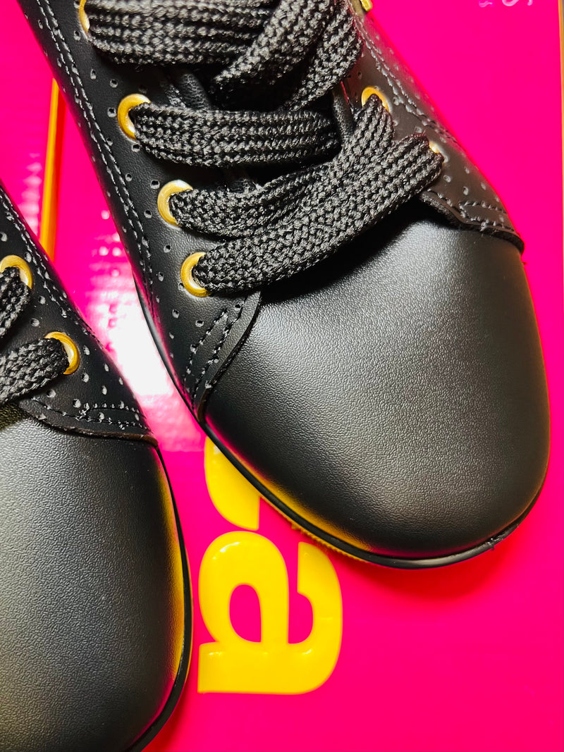 Moleca Perforated Comfort Lace Up Tennis Shoes 5605.449