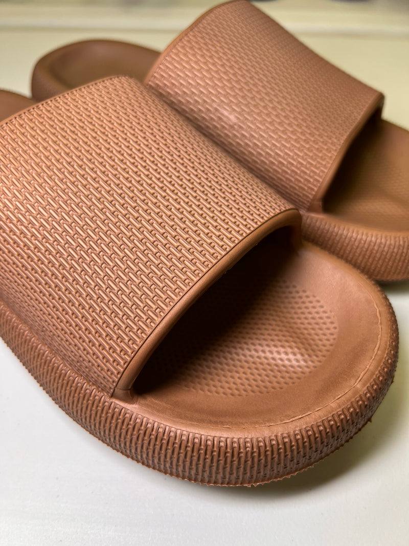 Infinite Styles Men’s Feather Cloud Slide