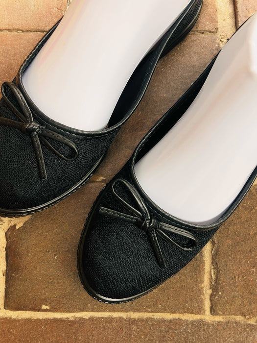Beira Rio Comfort Classic Black Bow Flats with Textured Elegance