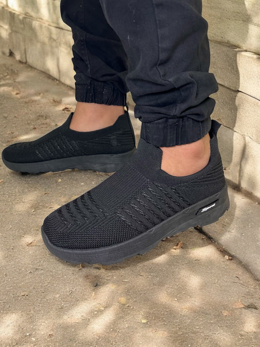 SHIDaQin Slip-On Knit Sneakers