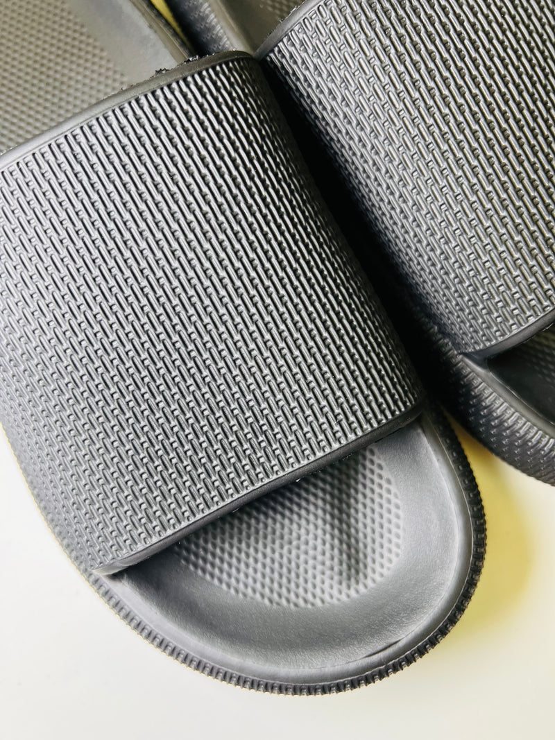 Infinite Styles Men’s Feather Cloud Slide