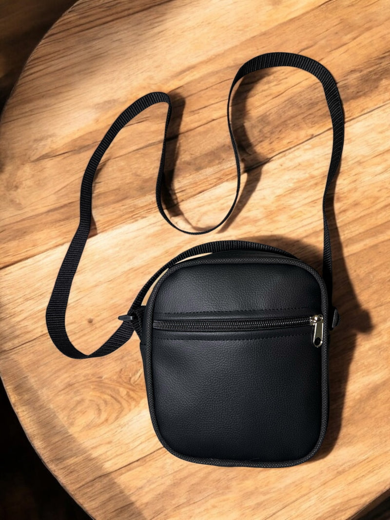 Sleek Urban Small Crossbody Bag – Black