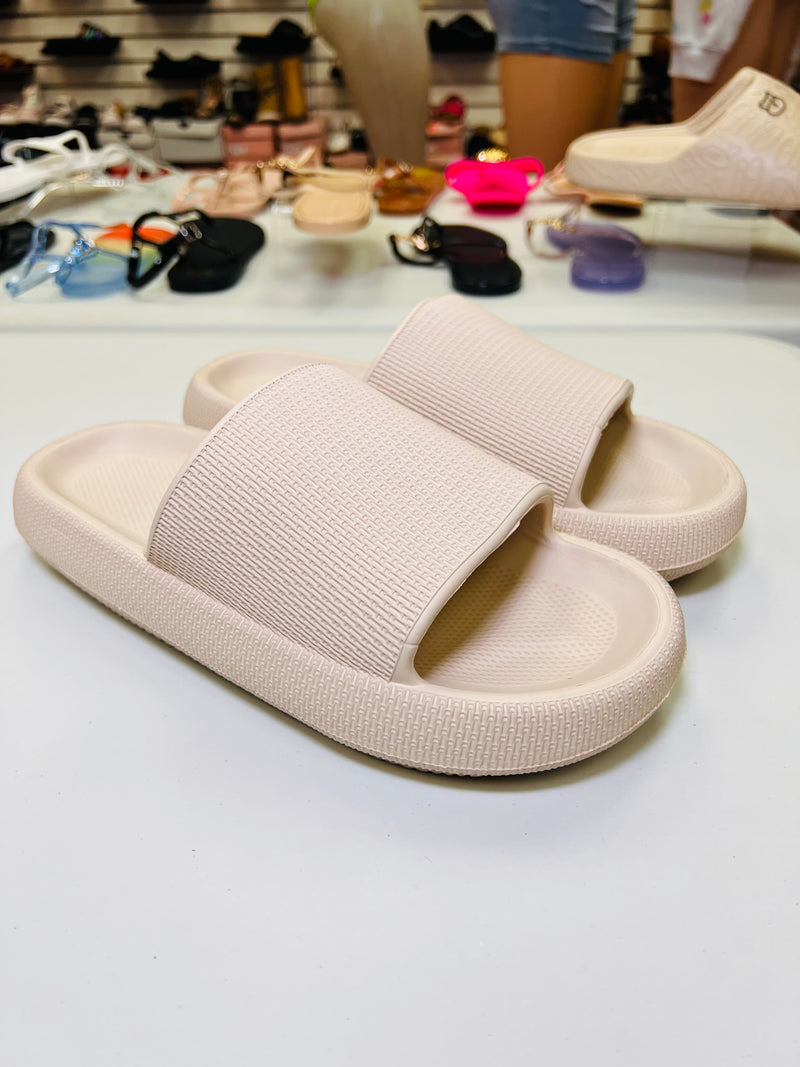 Infinite Styles Men’s Feather Cloud Slide