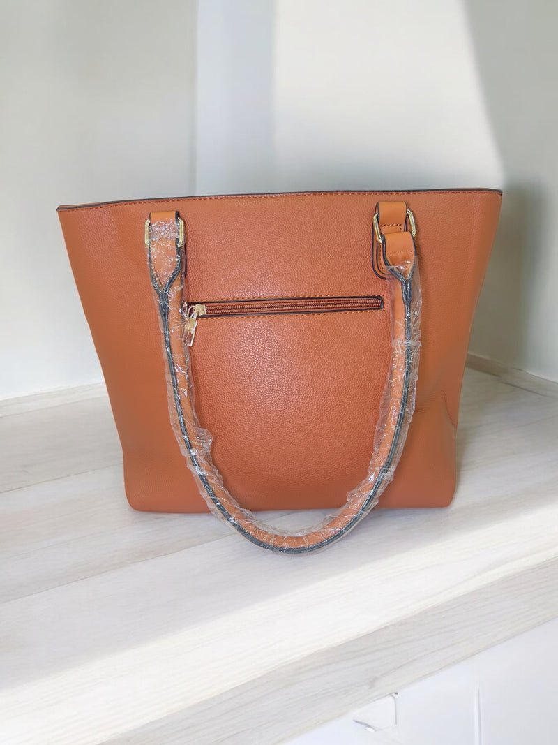 Elegant Quilted Tote Bag with Gold Accents BYQ10