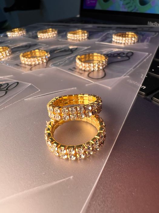 12 anillos con diseño de hojas y decoración de diamantes de imitación.