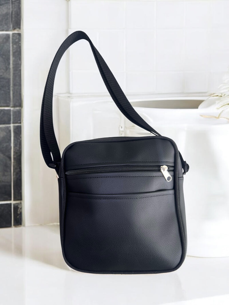 Sleek Urban Large Crossbody Bag – Black